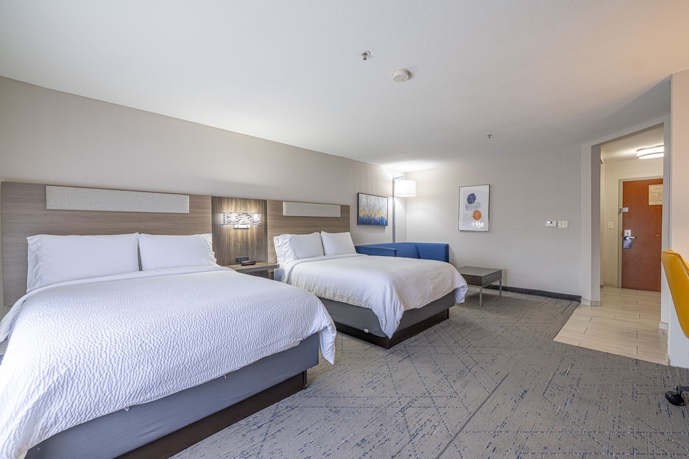 Holiday Inn Express & Suites College Station by IHG - photo 11