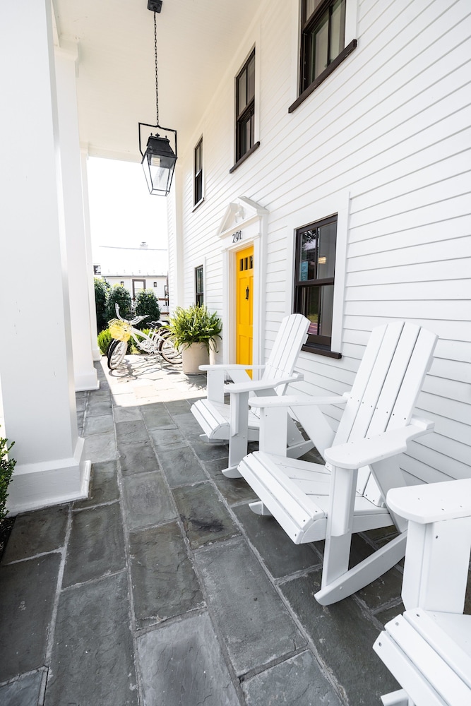 White Moose Inn - carbon neutral hotel in Washington
