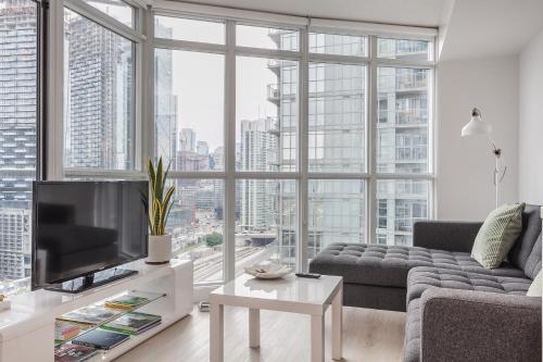 1BR Apartment in the Entertainment District — 4-Star Luxury Hotel in Toronto, Canada