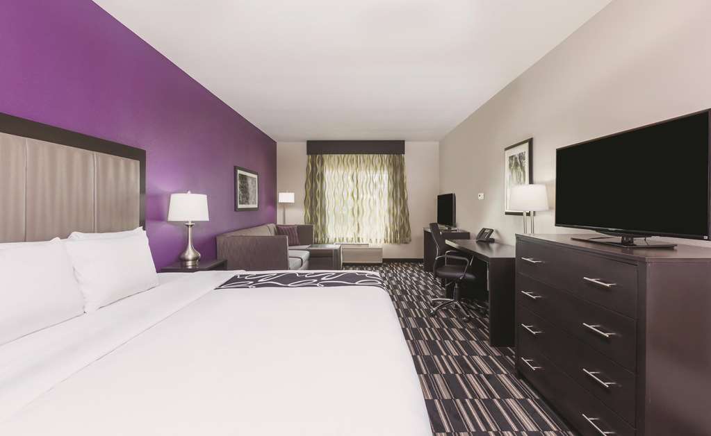 La Quinta Inn & Suites by Wyndham Fairfield Napa Valley - photo 13