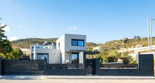 Luxury Villas Akti — 4-Star Luxury Hotel in Aliveri, Greece