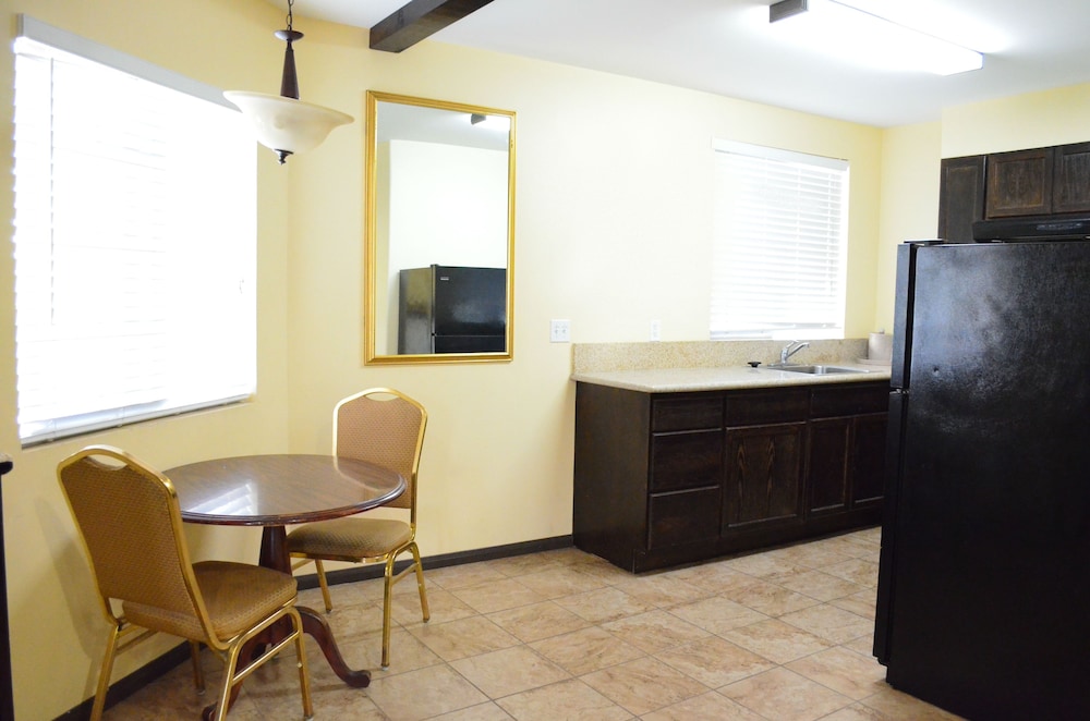 Tuscan Garden Inn - photo 23