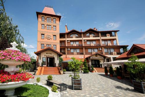 Ferdinand - carbon neutral hotel in Mukacheve