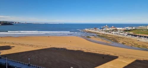 Espectacular Piso 1a Linea De Playa — Gijon