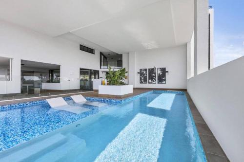 Modern Coastal Apartment Walk to beach and shops — 4-Star Luxury Hotel in Buddina, Australia