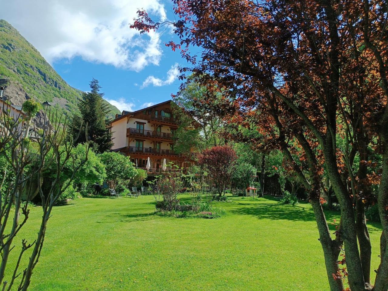 Hotel Estanys Blaus — Lleida