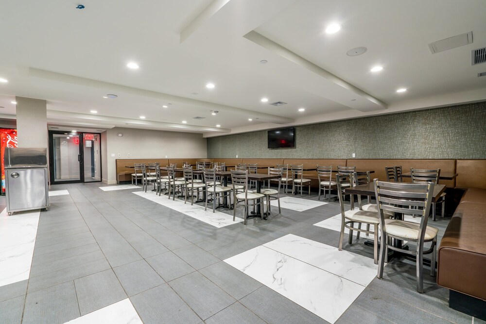 LeTap Hotel near AirTrain JFK Airport - photo 39