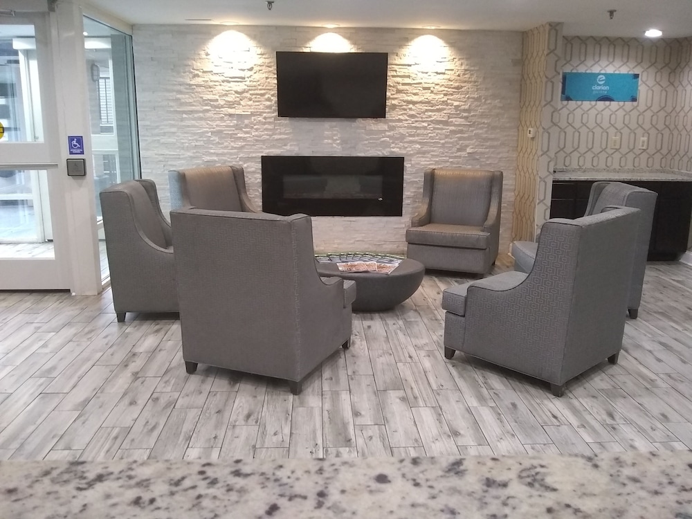 Clarion Pointe Greensboro Coliseum Area - photo 9