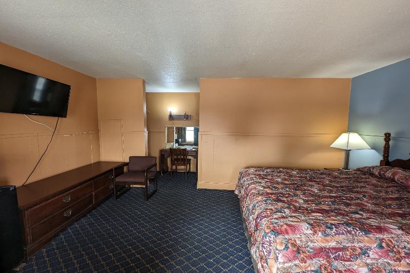 Economy Inn Kingsville - photo 12
