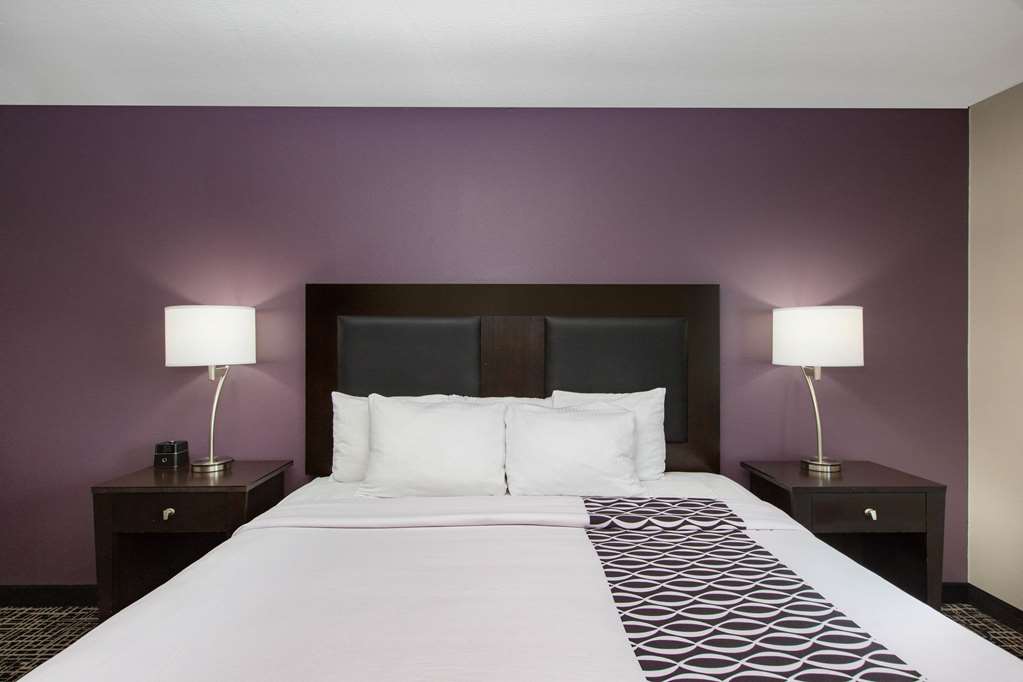 La Quinta Inn & Suites by Wyndham Blue Springs - photo 17