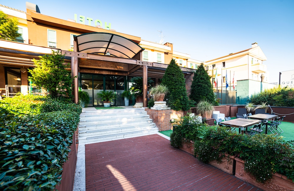 Hotel Querini Essential Business Hotel Sandrigo — 4-Star Luxury Hotel in Sandrigo, Italy