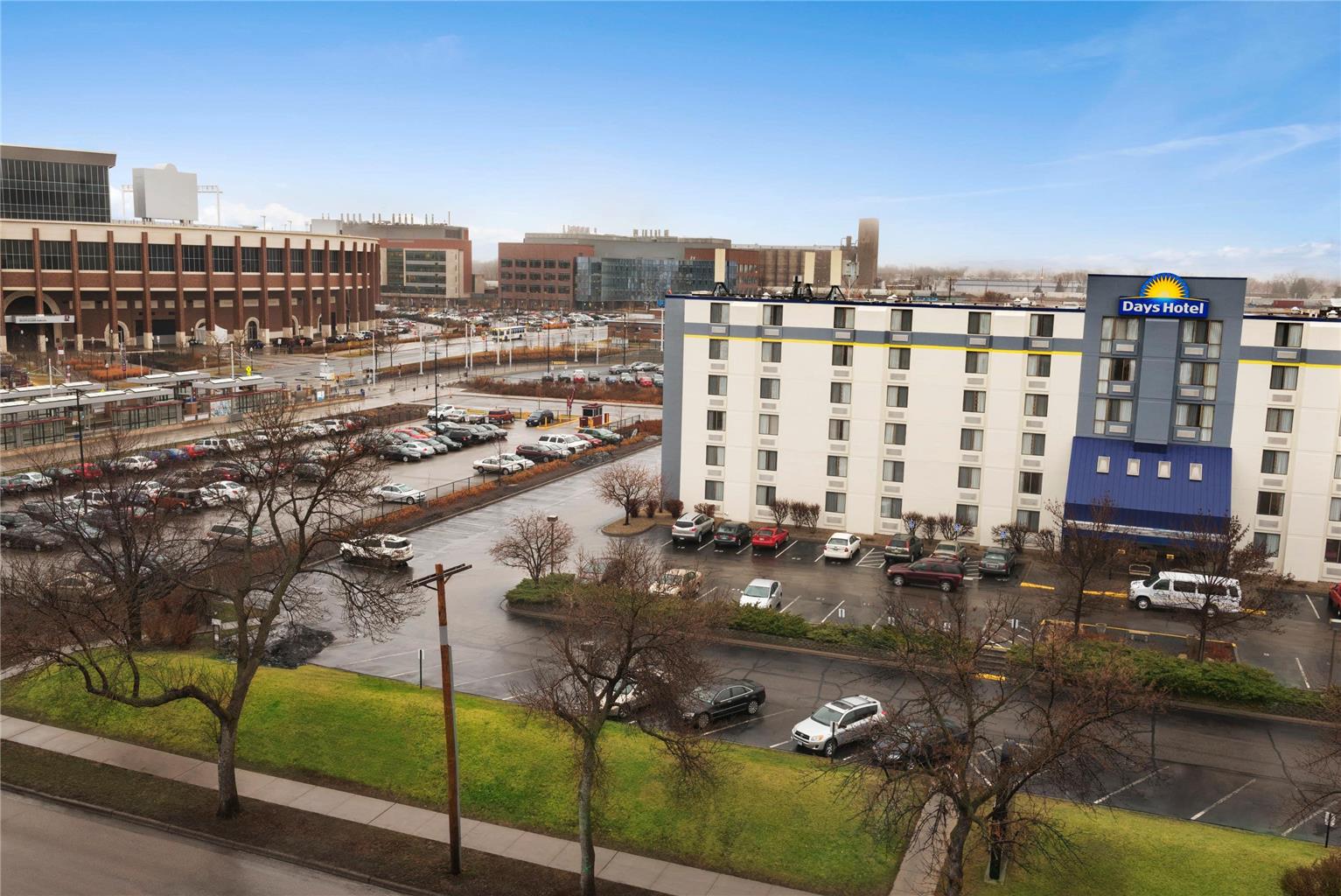 Days Hotel By Wyndham University Ave Se — Minneapolis