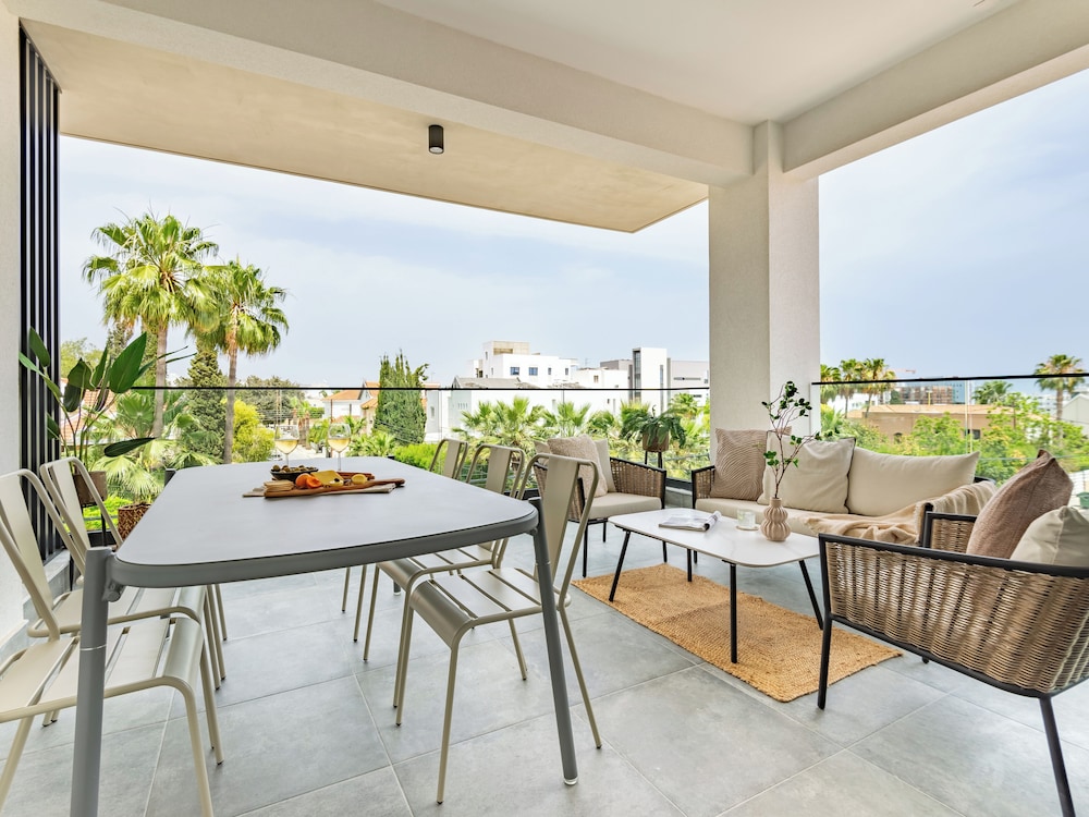 Sanders Evolution 2 Lovely 2 Bedroom Apartment With Balcony