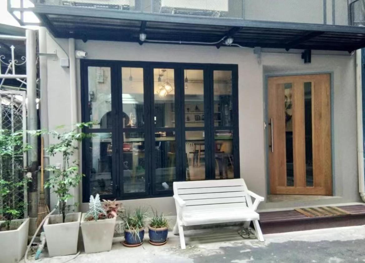 L'eclat Vue Imprenable Sur Le Lac — hotel in Tresserve