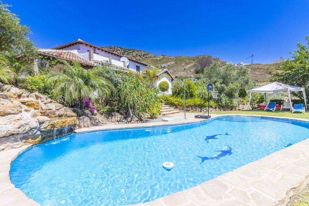 Cubo's Cortijo la Hilacha — 4-Star Luxury Hotel in Coin, Spain