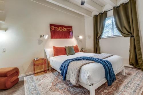 Austin Central Modern Comfort Pet Friendly — 4-Star Luxury Hotel in Austin, United States
