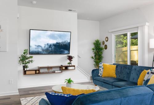 Fresh & Comfy Near Uptown with HotTub & Private Yard in Charlotte, United States
