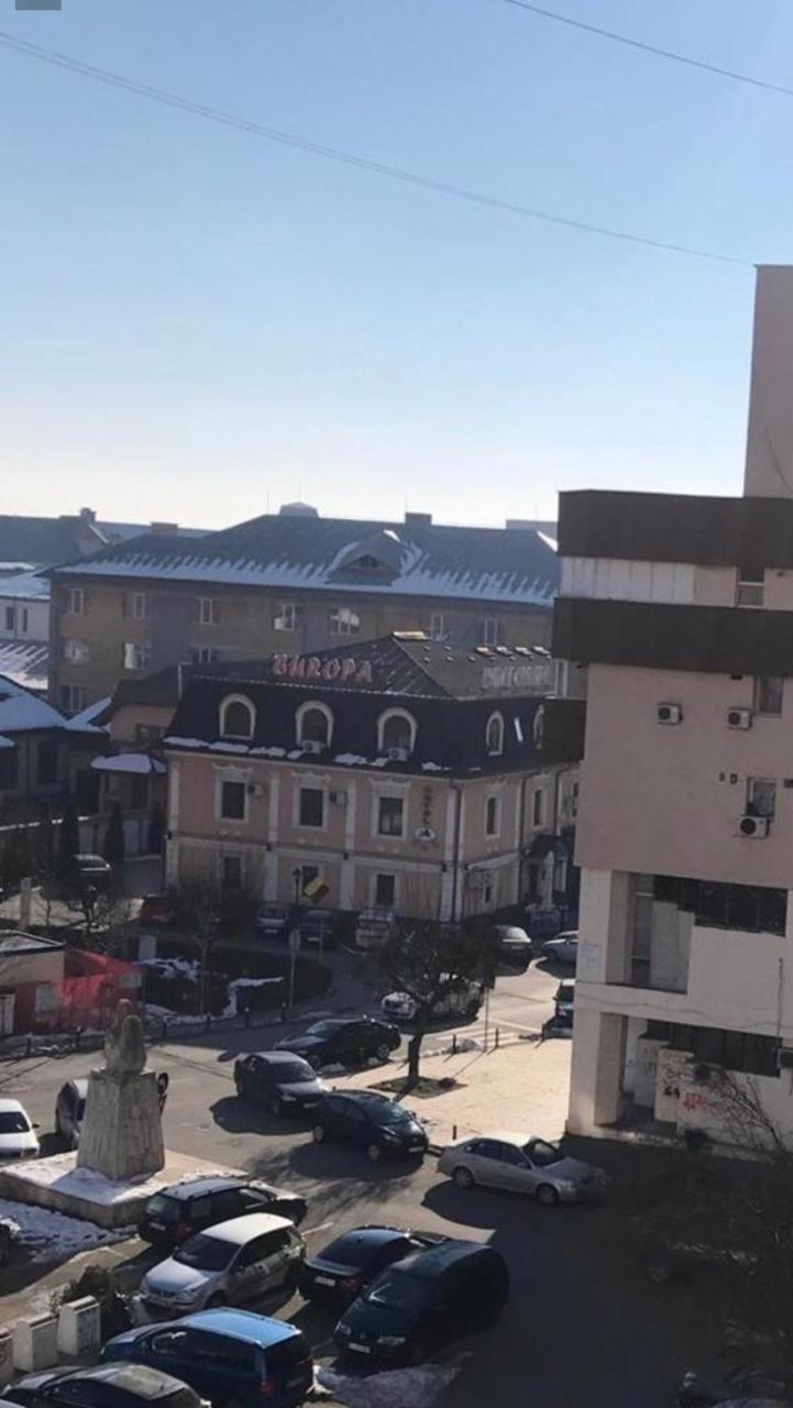 Garsoniera lux centru pietonal Tîrgu Jiu — 4-Star Luxury Hotel in Targu Jiu, Romania