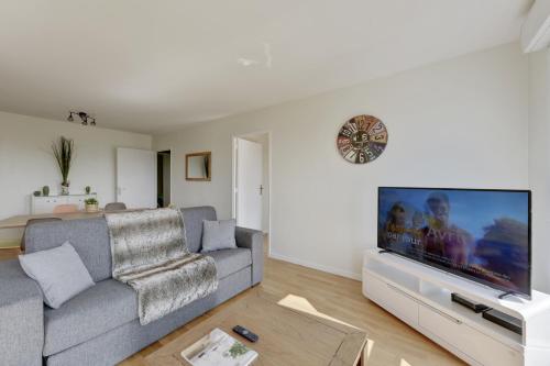 Chic Apartment With Superb View Of The Eiffel Tower — Saint Denis
