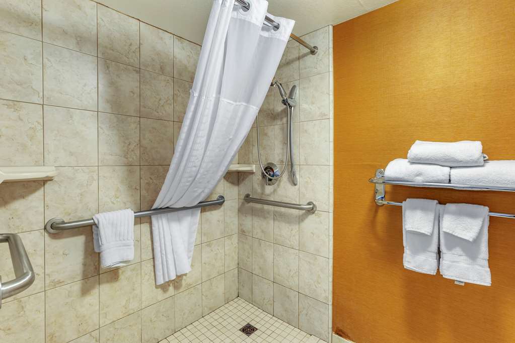 Comfort Inn & Suites Phoenix North Deer Valley - photo 11