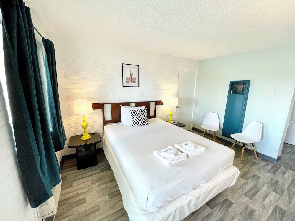 The Postcard Motel - photo 42