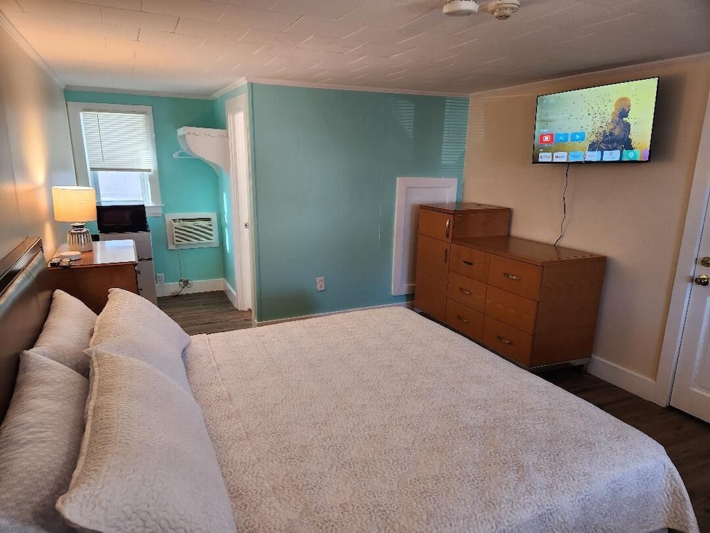 Jonathan Edwards Motel - photo 8