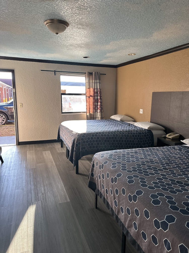 Luxury Inn and Suites - photo 10