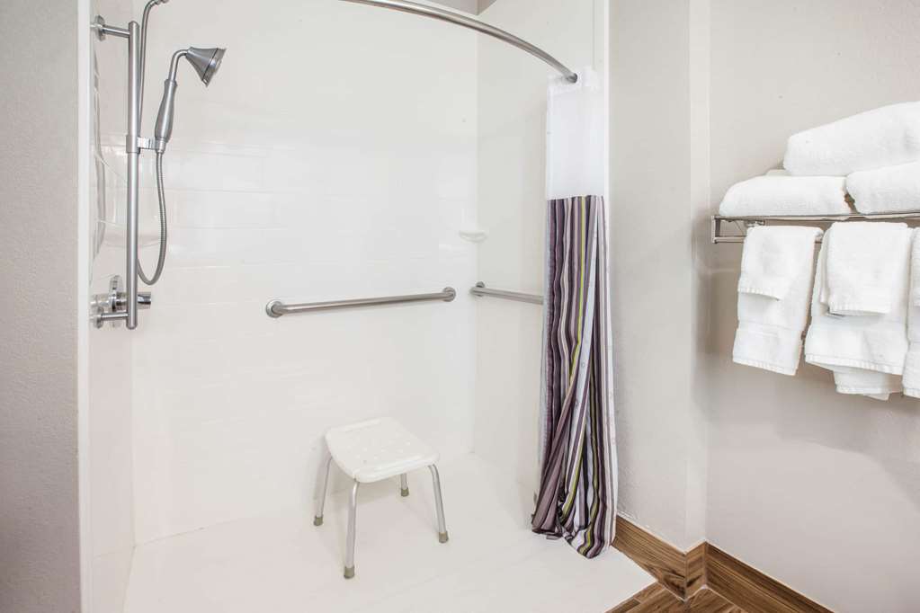 La Quinta Inn & Suites by Wyndham Elkhart - photo 15
