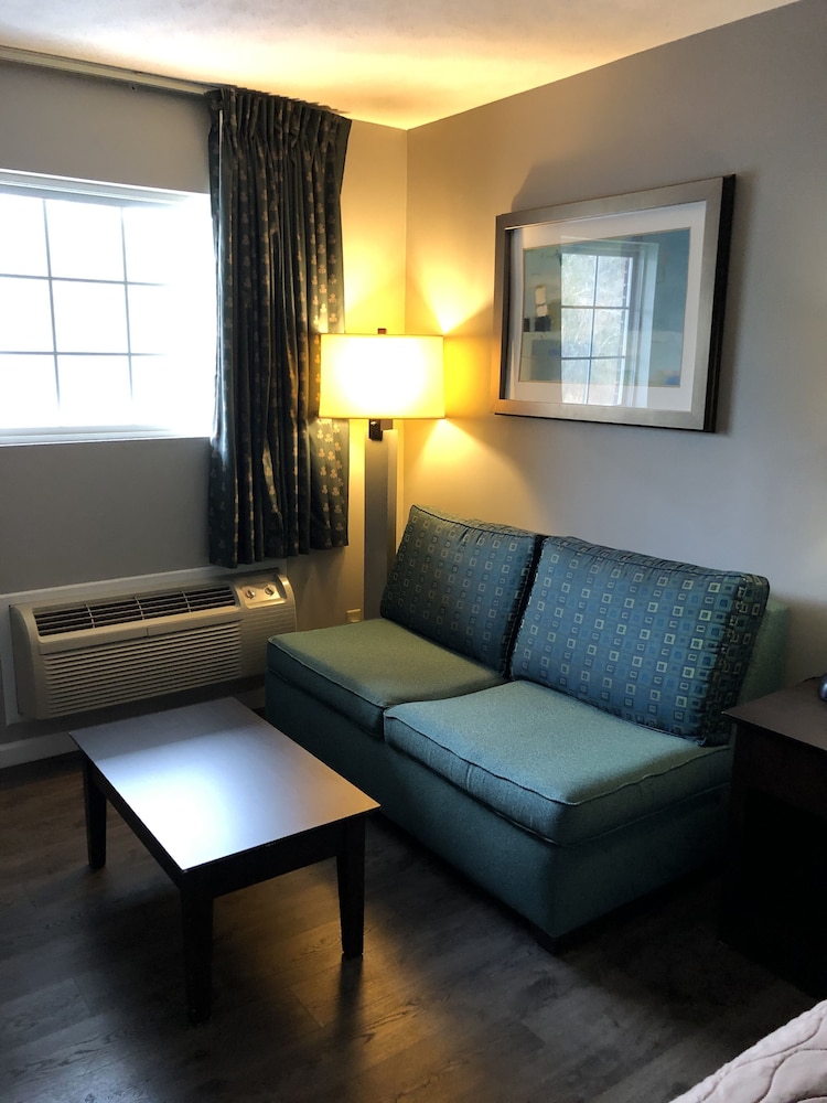 Deerfield Inn & Suites - photo 6