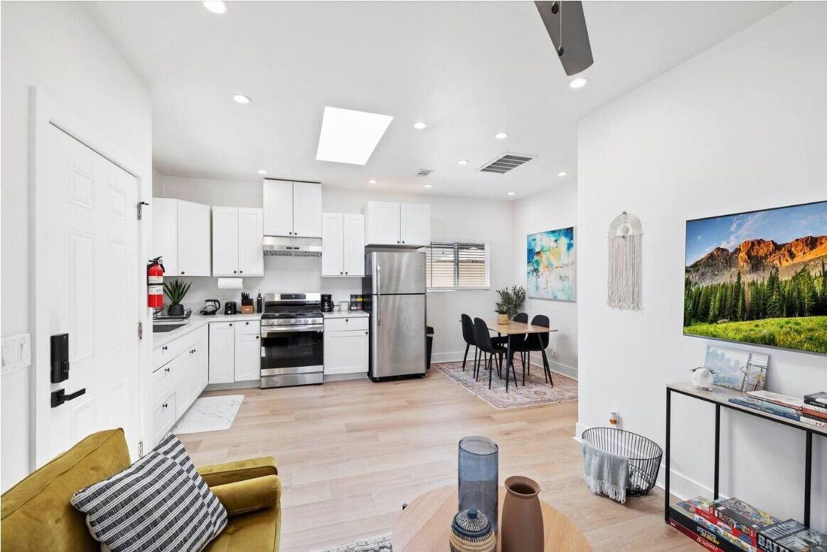 Cozy Prvate ADU close to Disney Beach EV in Garden Grove, United States