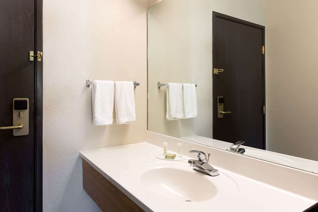Super 8 by Wyndham Radcliff Ft. Knox Area - photo 10
