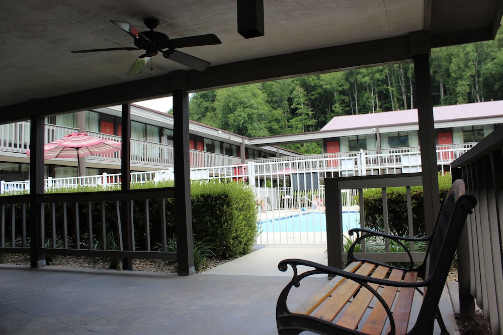 Great Smokies Inn Cherokee - photo 29