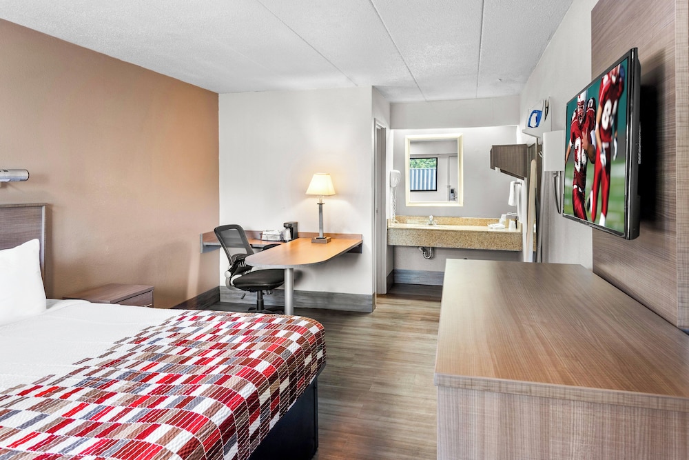 Red Roof Inn Indianapolis North College Park - photo 13