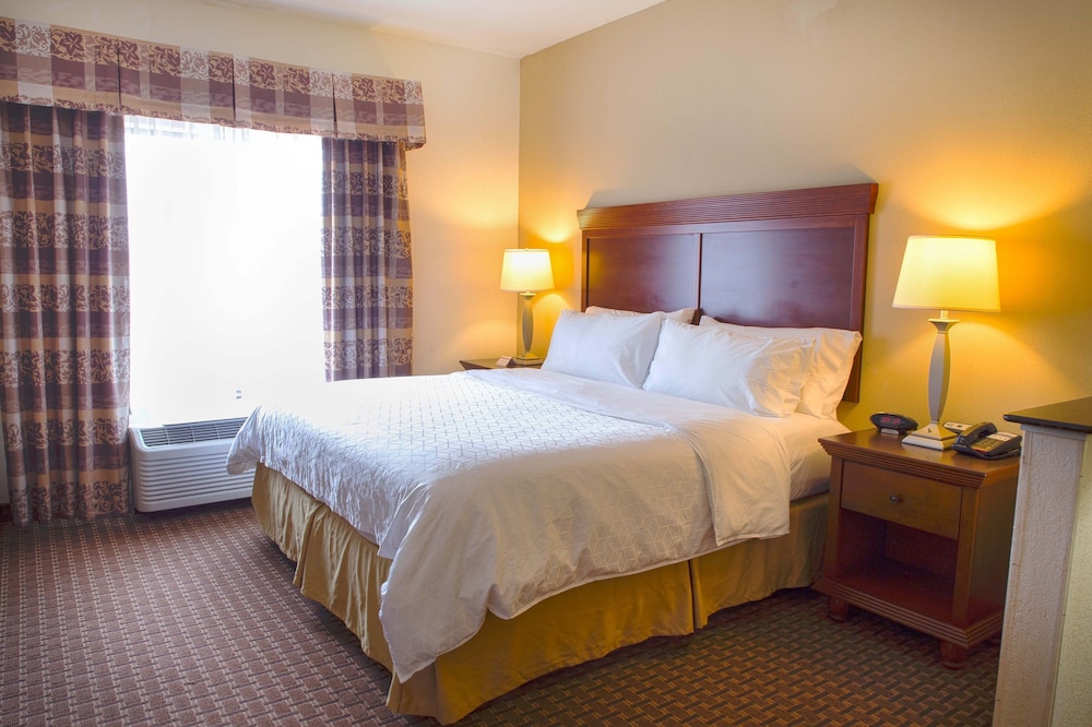 Holiday Inn Express & Suites Center by IHG - photo 20