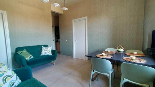 Appartamento Trilocale Fronte Mare Con Spiaggia Inclusa Taunus Vacanze Cod 494 — hotel in Marcelli