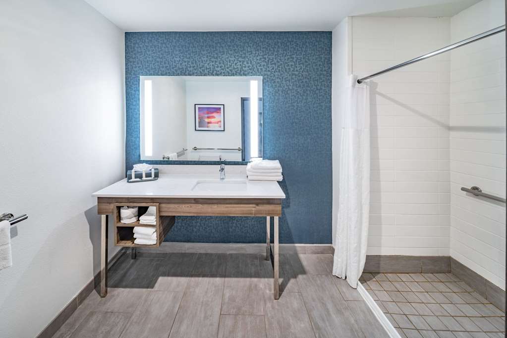 La Quinta Inn & Suites by Wyndham Texas City I 45 - photo 22