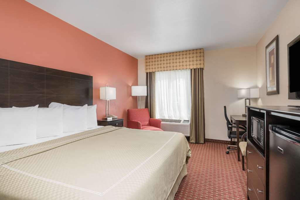 AmericInn by Wyndham Johnston Des Moines - photo 7