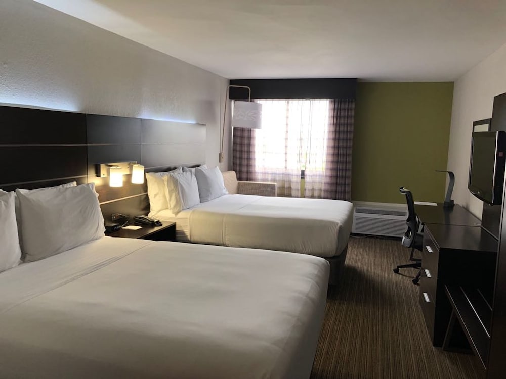 Holiday Inn Express & Suites Miami Hialeah by IHG - photo 13