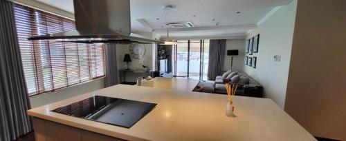 Poblacion Penthouse Suite with Private Roofdeck — 4-Star Luxury Hotel in Manila, Philippines