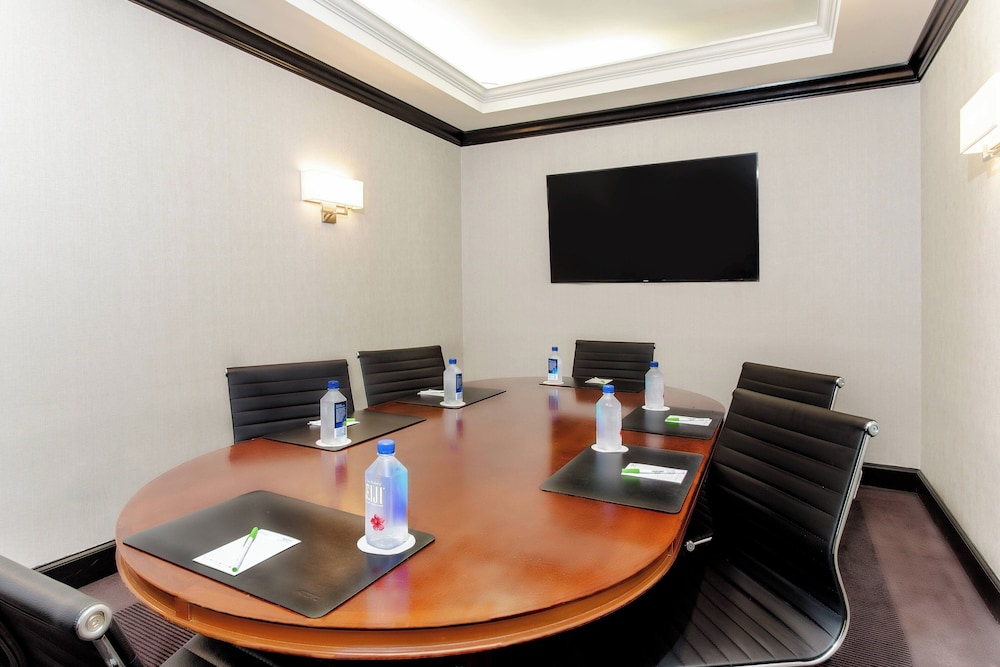 Courtyard by Marriott New York JFK Airport - photo 38