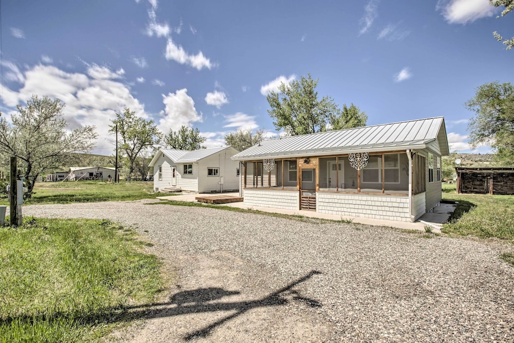 Idyllic Gem Screened Porch half Mi to River — hotel in Thermopolis
