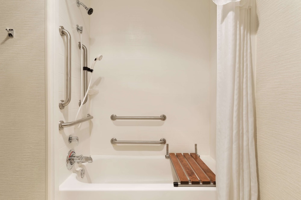 Homewood Suites Toledo Maumee - photo 35