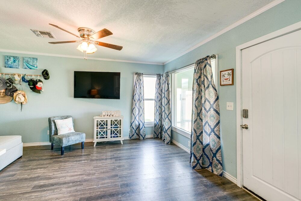 Aransas Pass Home w Fire Pit: 2 Mi to Redfish Bay - photo 10