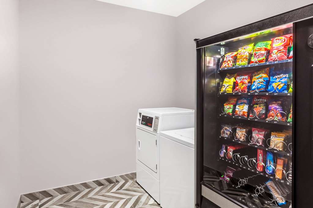 Super 8 by Wyndham Kingwood Houston North - photo 13