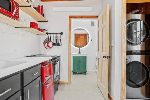 Guest Suite Hot Tub Close to Town — 4-Star Luxury Hotel in Rapid City, United States