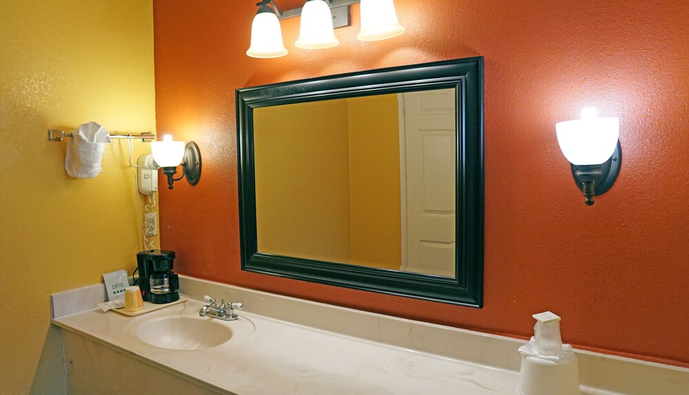 Travel Plaza Inn - photo 38