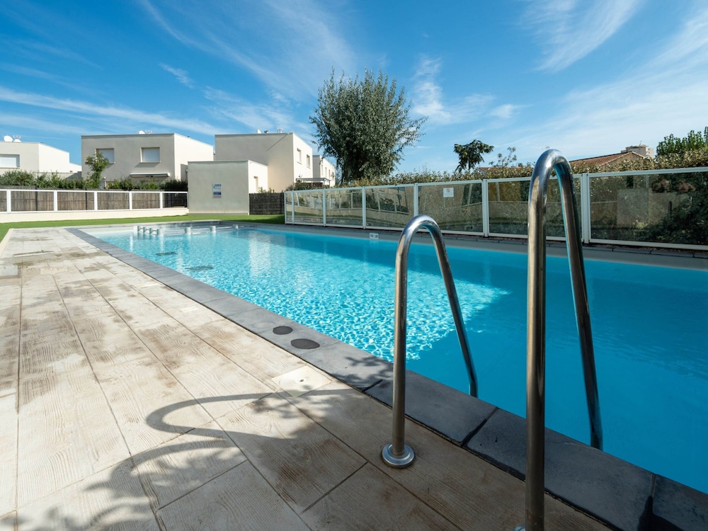 Cozy Villa Retreat by the Sea — 4-Star Luxury Hotel in Serignan, France