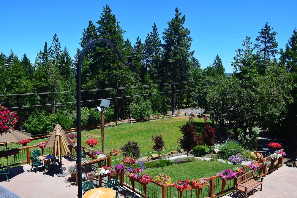 Callahan's Mountain Lodge - photo 9