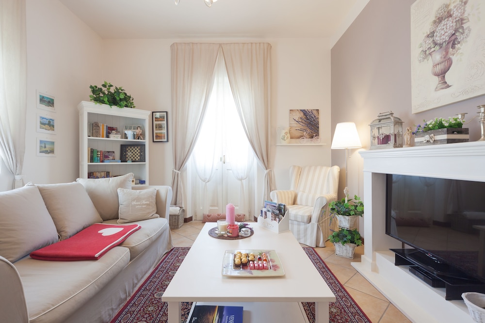 Nina Guest House — 4-Star Luxury Hotel in Longare, Italy