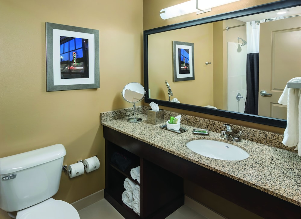 ClubHouse Hotel & Suites Fargo - photo 27